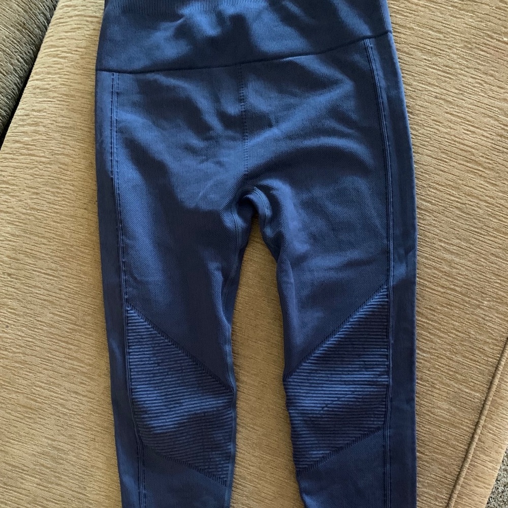 *NEW* Fabletics soft leggings
